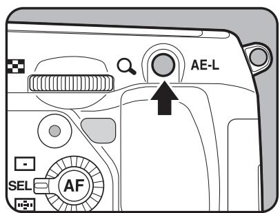 PENTAX K5 - Appuyez sur le bouton AE-L. - 1