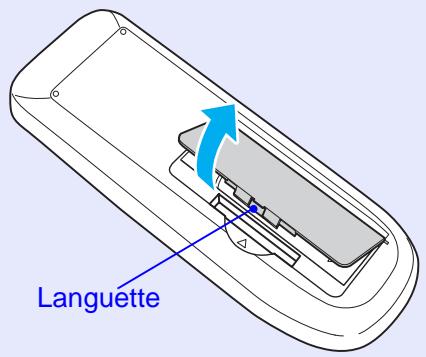 EPSON EB-1730W - Retirez le couvercle du compartiment à piles. - 1