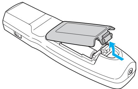 EPSON EB-Z8455WU - Retirez le couvercle du compartiment à piles. - 1