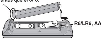 PANASONIC SC-HC30 - Preparando el mando a distancia - 1