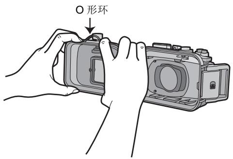 PANASONIC DMW-MCTZ5 - 用手指将 O 形环松开,然后取下。 - 1