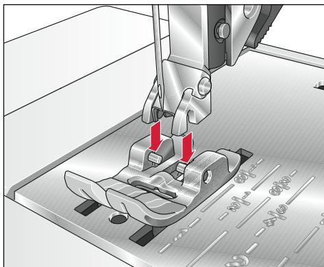 PFAFF TIPTRONIC 2020 - Encliquetage du pied presseur - 2