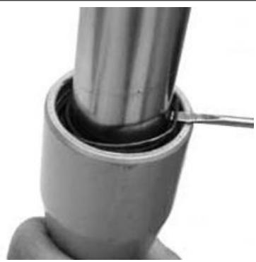 PIAGGIO XEVO - Servicing fork stems - 5
