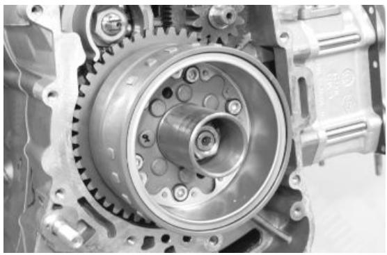 PIAGGIO XEVO - Refitting the flywheel magneto - 3