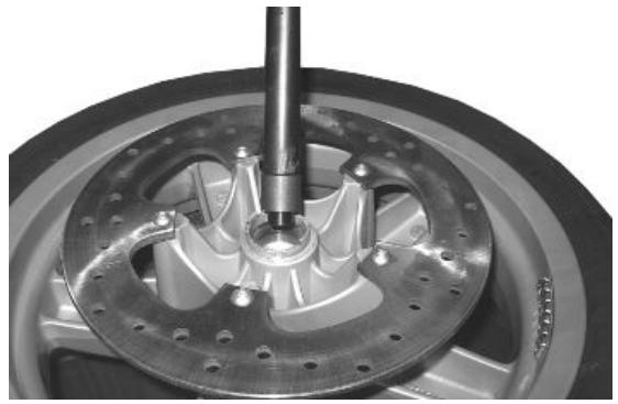 PIAGGIO XEVO - Front wheel hub overhaul - 3