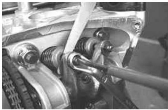 PIAGGIO XEVO - Checking the valve clearance - 1