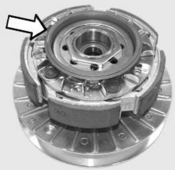 PIAGGIO XEVO - Removing the clutch - 1