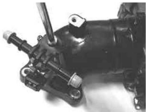 PIAGGIO XEVO - Removing the injector - 1