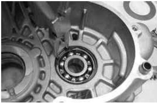 PIAGGIO XEVO - Replacing the countershaft bearings - 6