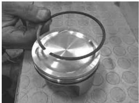 PIAGGIO XEVO - Removing the cylinder - piston assay. - 4