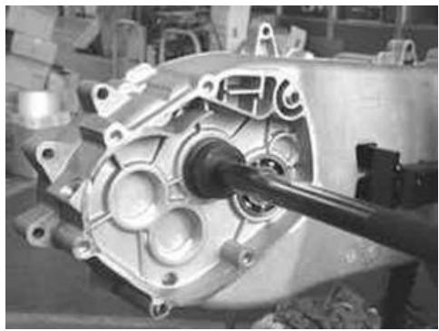 PIAGGIO XEVO - Refitting the driven pulley shaft bearing - 3