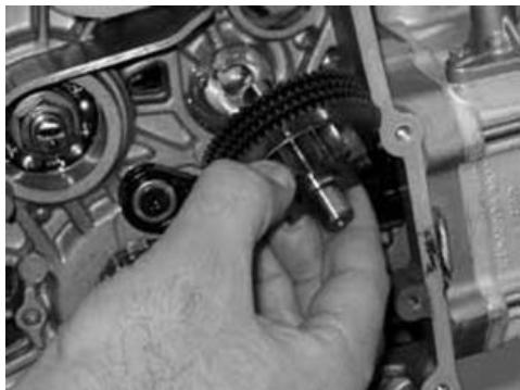 PIAGGIO XEVO - Refitting the intermediate gear - 2