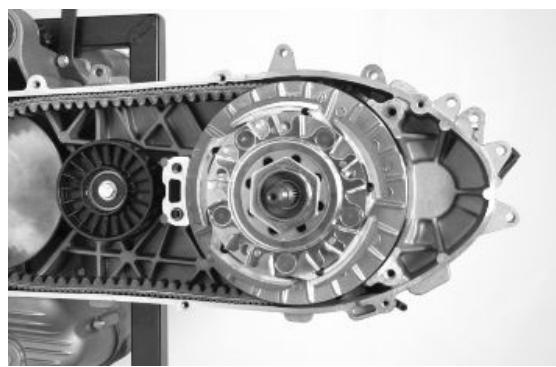 PIAGGIO XEVO - Removing the driven pulley - 2