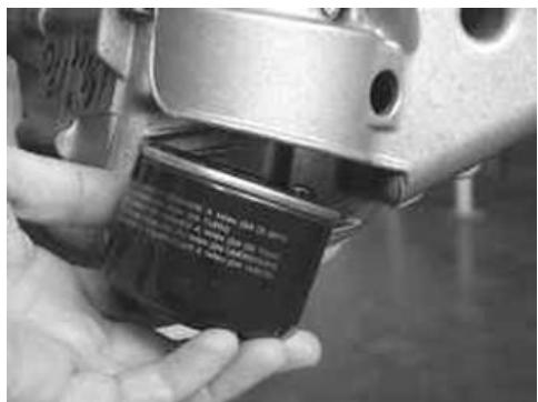 PIAGGIO XEVO - Removing the hub cover - 3