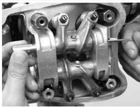 PIAGGIO XEVO - Removing the cam shaft - 3