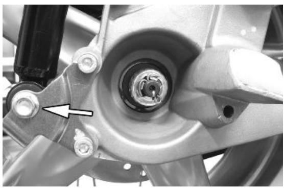 PIAGGIO XEVO - Removing the rear wheel - 1