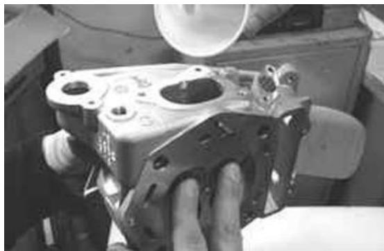 PIAGGIO XEVO - Inspecting the valve sealings - 2