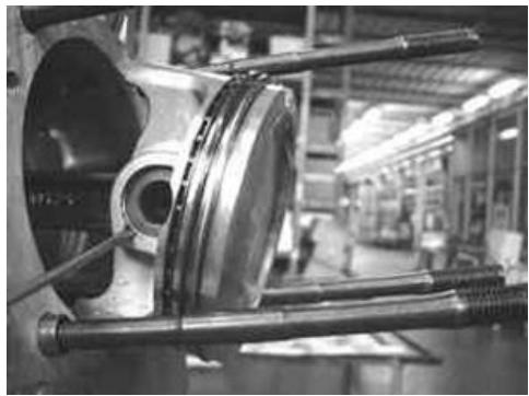 PIAGGIO XEVO - Removing the cylinder - piston assay. - 3