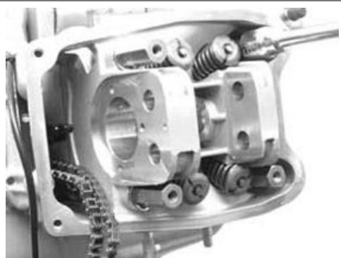 PIAGGIO XEVO - THE HEAD MAY BE REMOVED WITH THE CAMSHAFT, ROCKING LEVER PINS AND FITTING BRACKET IF NECESSARY. - 1