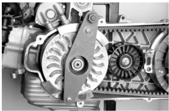PIAGGIO XEVO - Installing the fixed driving half-pulley - 6