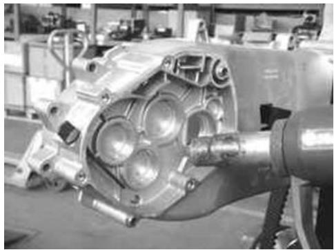 PIAGGIO XEVO - Refitting the driven pulley shaft bearing - 1