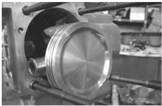 PIAGGIO XEVO - Removing the piston - 1