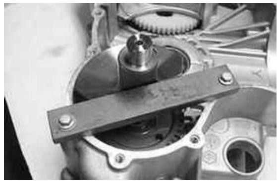 PIAGGIO XEVO - Oil pump cover screws 0.7 ÷ 0.9 - 2