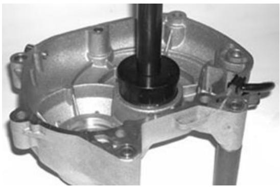 PIAGGIO XEVO - Refitting the hub cover bearings - 2