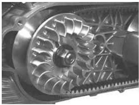PIAGGIO XEVO - Installing the fixed driving half-pulley - 4