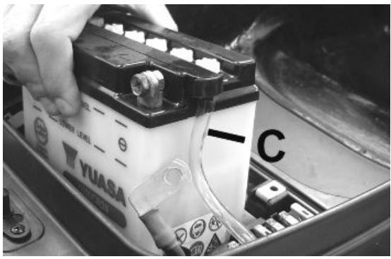 PIAGGIO XEVO - Battery installation - 3