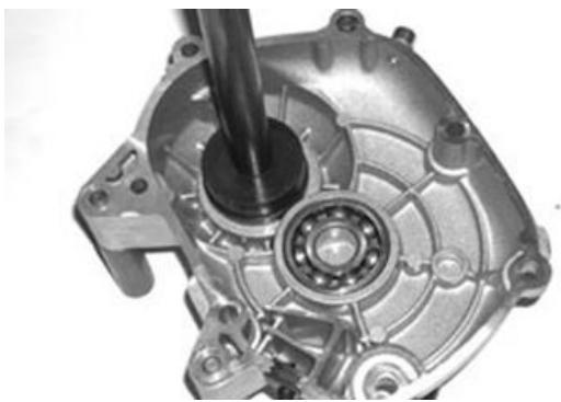 PIAGGIO XEVO - Refitting the hub cover bearings - 5