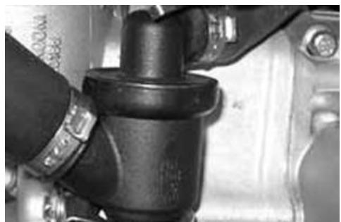 PIAGGIO XEVO - AVOID CONTACT BETWEEN THERMOSTAT AND CONTAINER FOR A CORRECT TEST PERFORMANCE. - 1