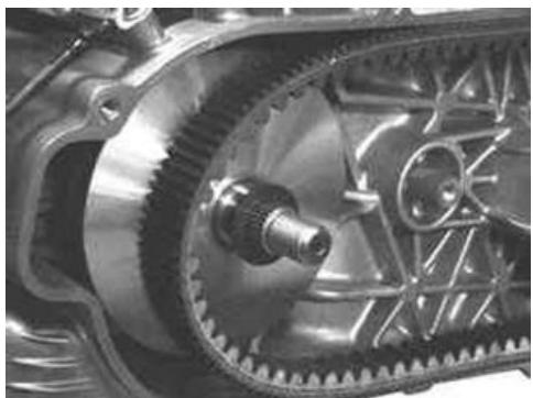 PIAGGIO XEVO - Installing the fixed driving half-pulley - 1
