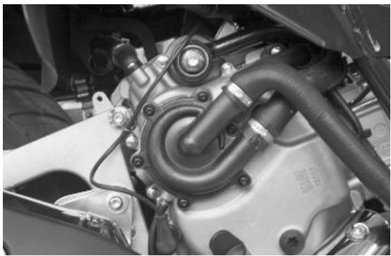 PIAGGIO XEVO - THIS OPERATION MUST BE CARRIED OUT WHEN THE ENGINE IS COLD. - 1
