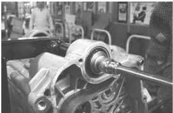 PIAGGIO XEVO - Splitting the crankcase halves - 1