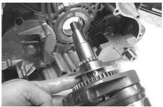 PIAGGIO XEVO - Removing the crankshaft - 2