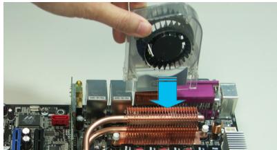 ASUS P5B DLX - Installer le ventilateur optionnel - 2