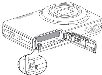 KODAK X52 - Installez la batterie et la carte mémoire - 4