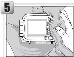 NIKON CAISSON ETANCHE WP-CP5-JUSQU-A 40 M DE PROFONDEUR - Soak the case in fresh water - 1