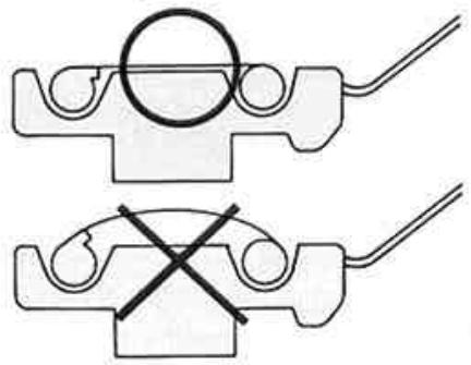 NIKON F301 - Contrôlez la position du film et refermez le dos de l'appareil. - 1
