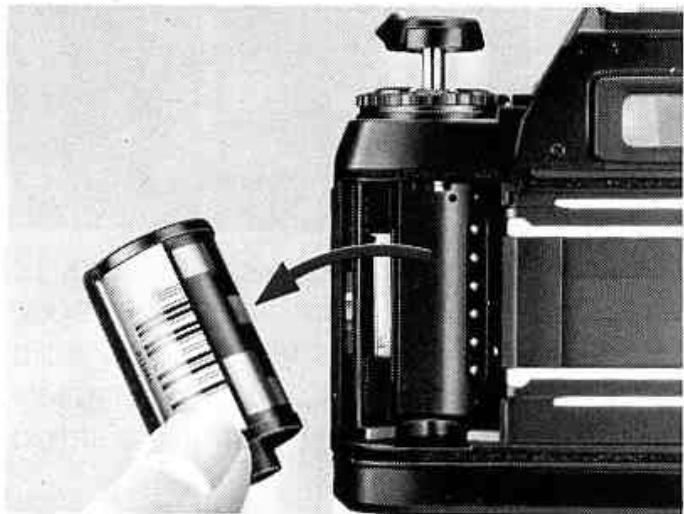 NIKON F301 - L'entrainement du film cesse automatiquement a la fin du film. - 2