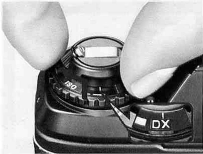 NIKON F301 - CHARGEMENT DU FILM - 2