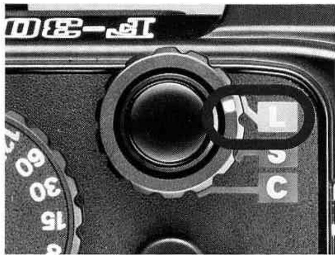 NIKON F301 - L'entrainement du film cesse automatiquement a la fin du film. - 1