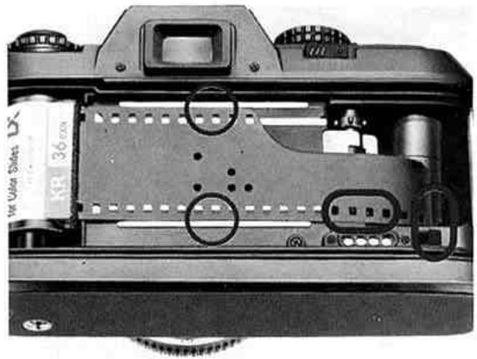 NIKON F301 - Tirez sur l'amorce du film jusqu'au repere rouge. - 1