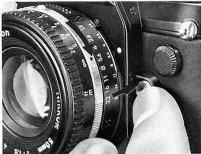 NIKON F301 - FIXATION DE L'OBJECTIF - 2