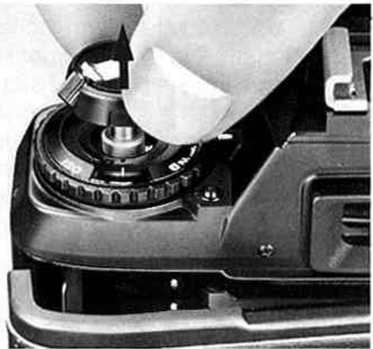 NIKON F301 - Avec un film code DX, placez le repere de sensibilité du film sur la position DX. - 4