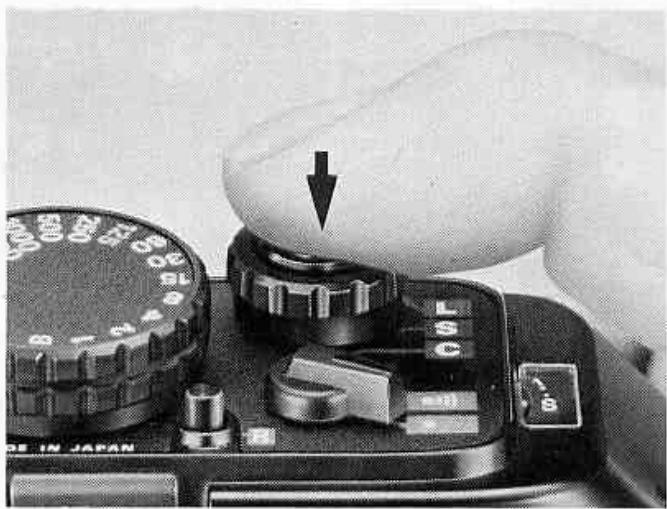 NIKON F301 - FIXATION DE L'OBJECTIF - 9