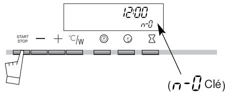 DE DIETRICH DME399XE1 - Slip seks tasten, før biplyden er ophørt, og en nogle vises på displayet. - 1