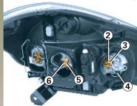 RENAULT CLIO 3 PHASE 1 - PROJECTEURS AVANT AVEC LAMPES HALOGENE : replacement des lampes (suite) - 2