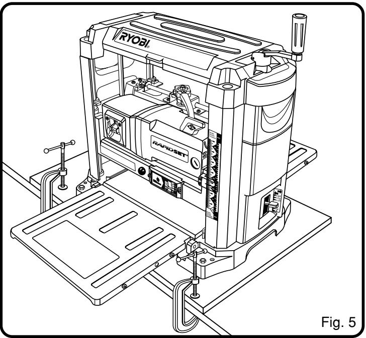 RYOBI AP1300 - MONTAGE DE LA RABOTEUSE SUR UN ETABLII AVEC DES SERRE-JOINTS - 2